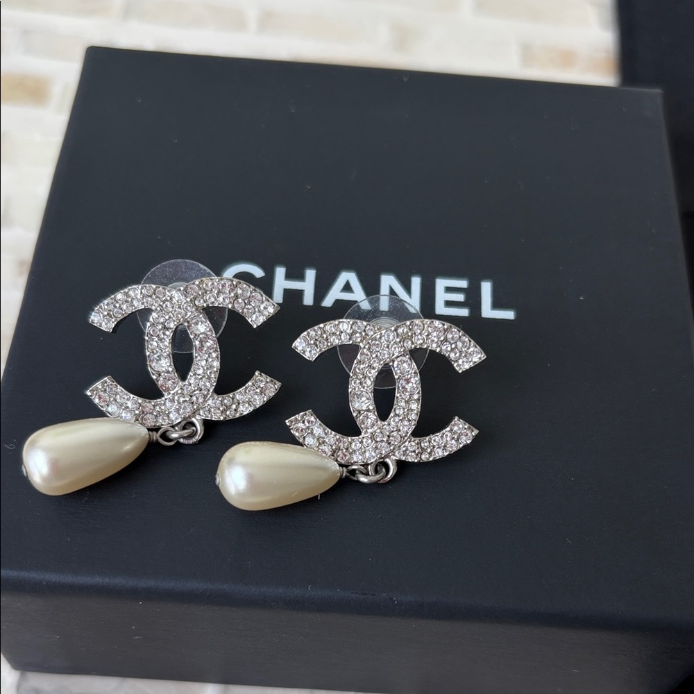 CHANEL Silver and Cream Pearl Earrings